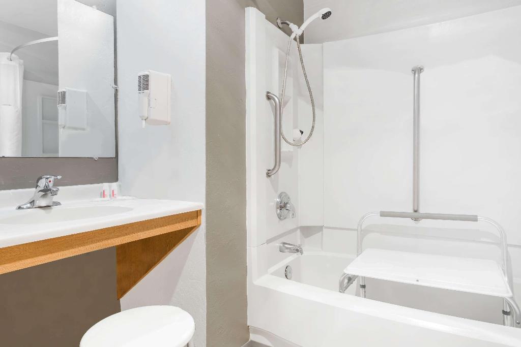 Super 8 by Wyndham Bremerton
