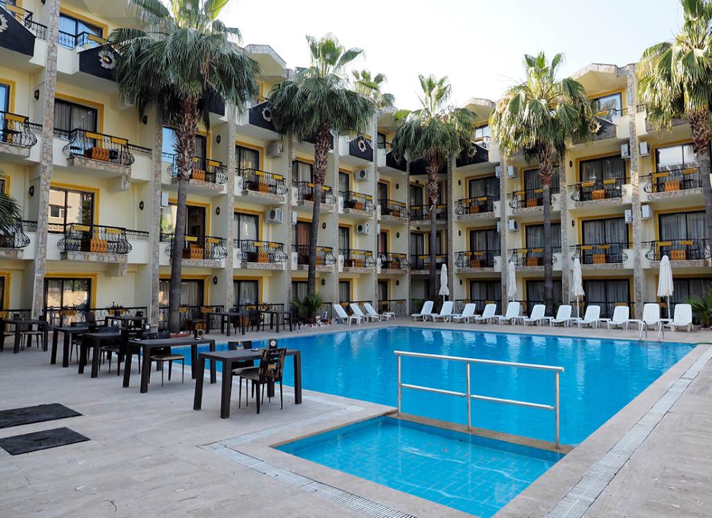 Club Herakles Hotel 4*
