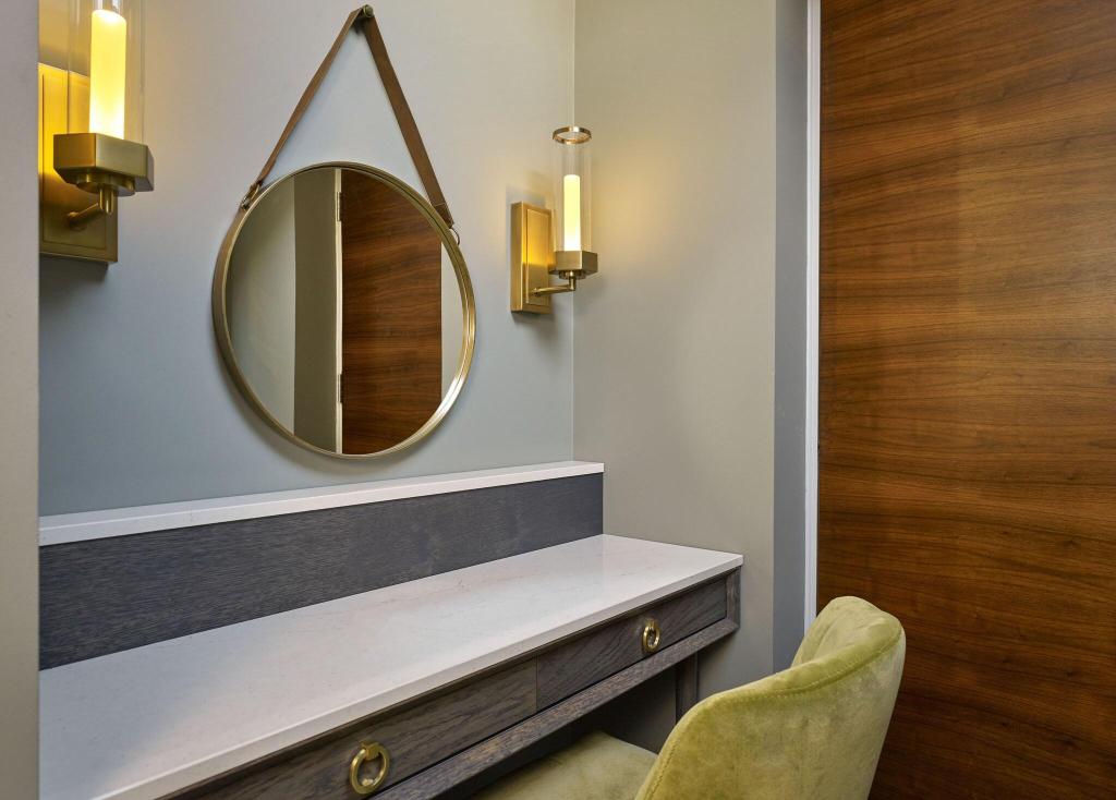 100 Queens Gate Hotel, Curio Collection by Hilton