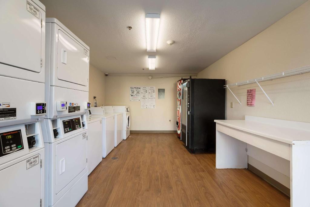 HomeTowne Studios Lake Charles - Sulphur