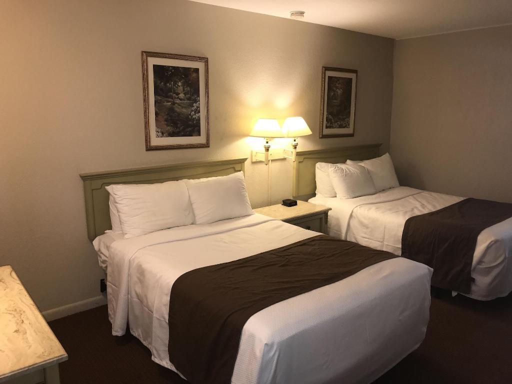 The Hometown Inn