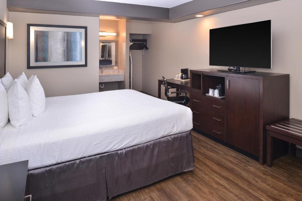 Tarzana Inn