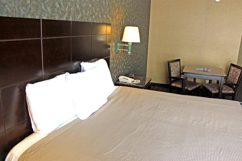 Crystal Inn & Suites