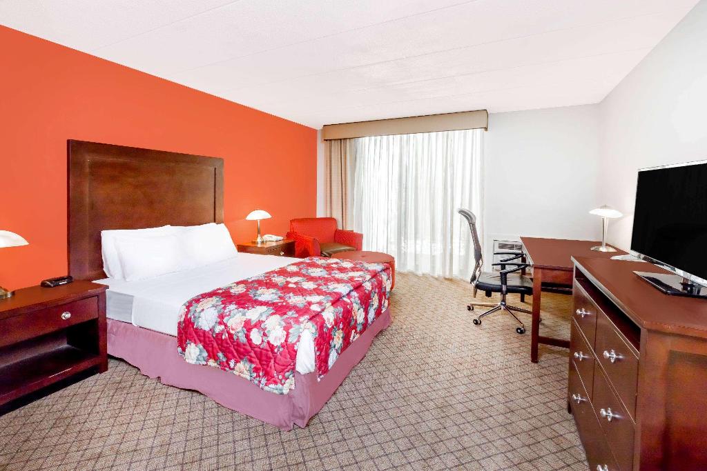 Clarion Hotel & Conference Center Lansing West