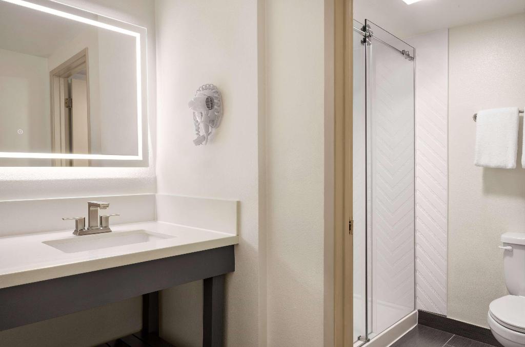 Ramada by Wyndham Anaheim Convention Center