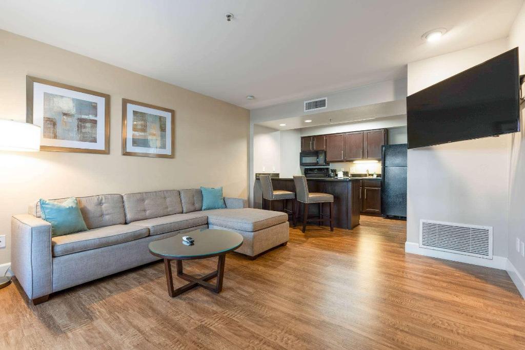 Chase Suite Brea
