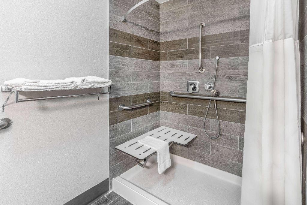 Days Inn by Wyndham Lamar