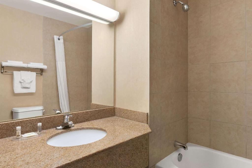 Days Inn by Wyndham London