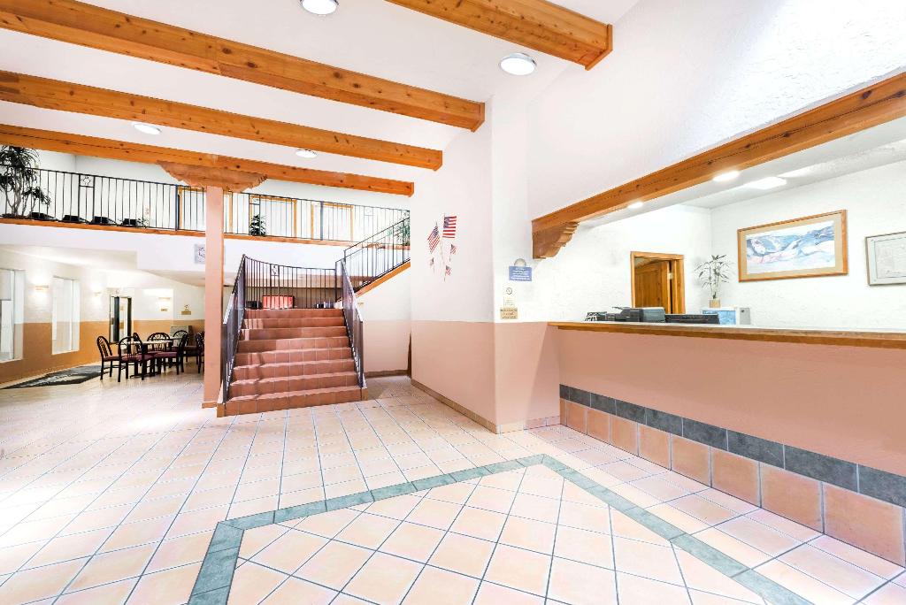 Days Inn & Suites by Wyndham Lordsburg