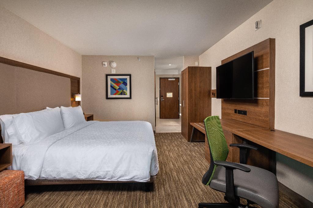 Holiday Inn Express & Suites Chatsworth