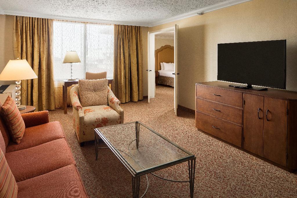 Crowne Plaza Louisville Airport Expo Ctr By IHG