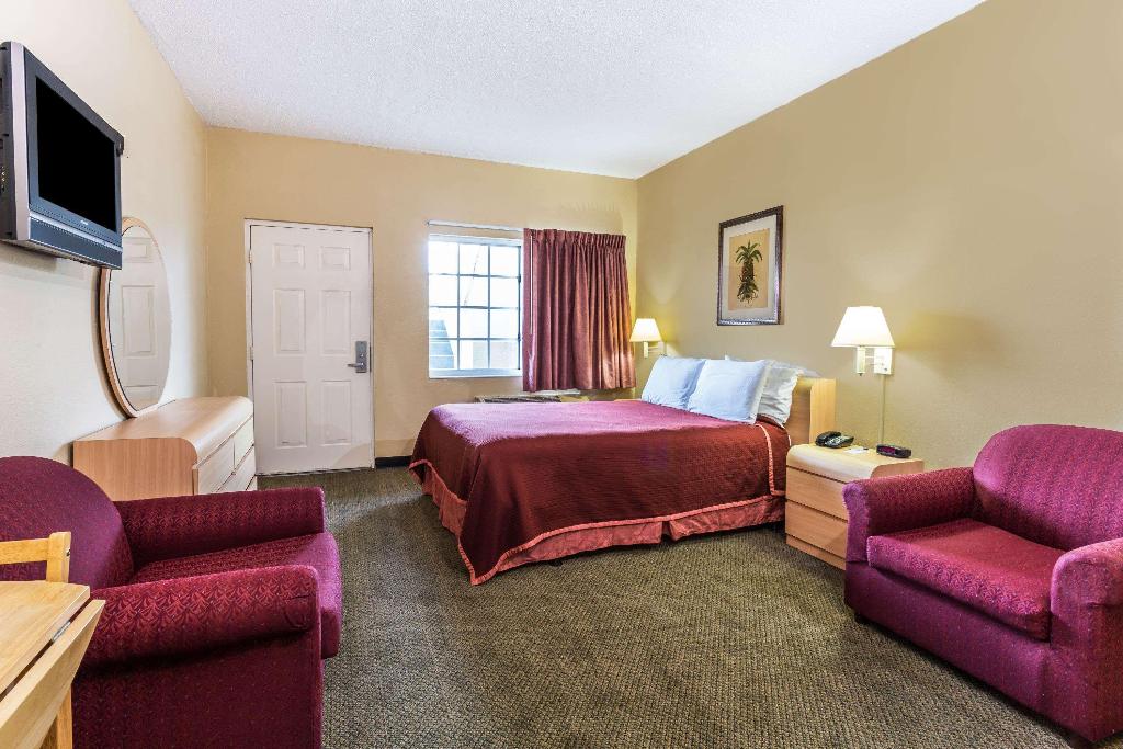 Travelodge Suites by Wyndham Lake Okeechobee