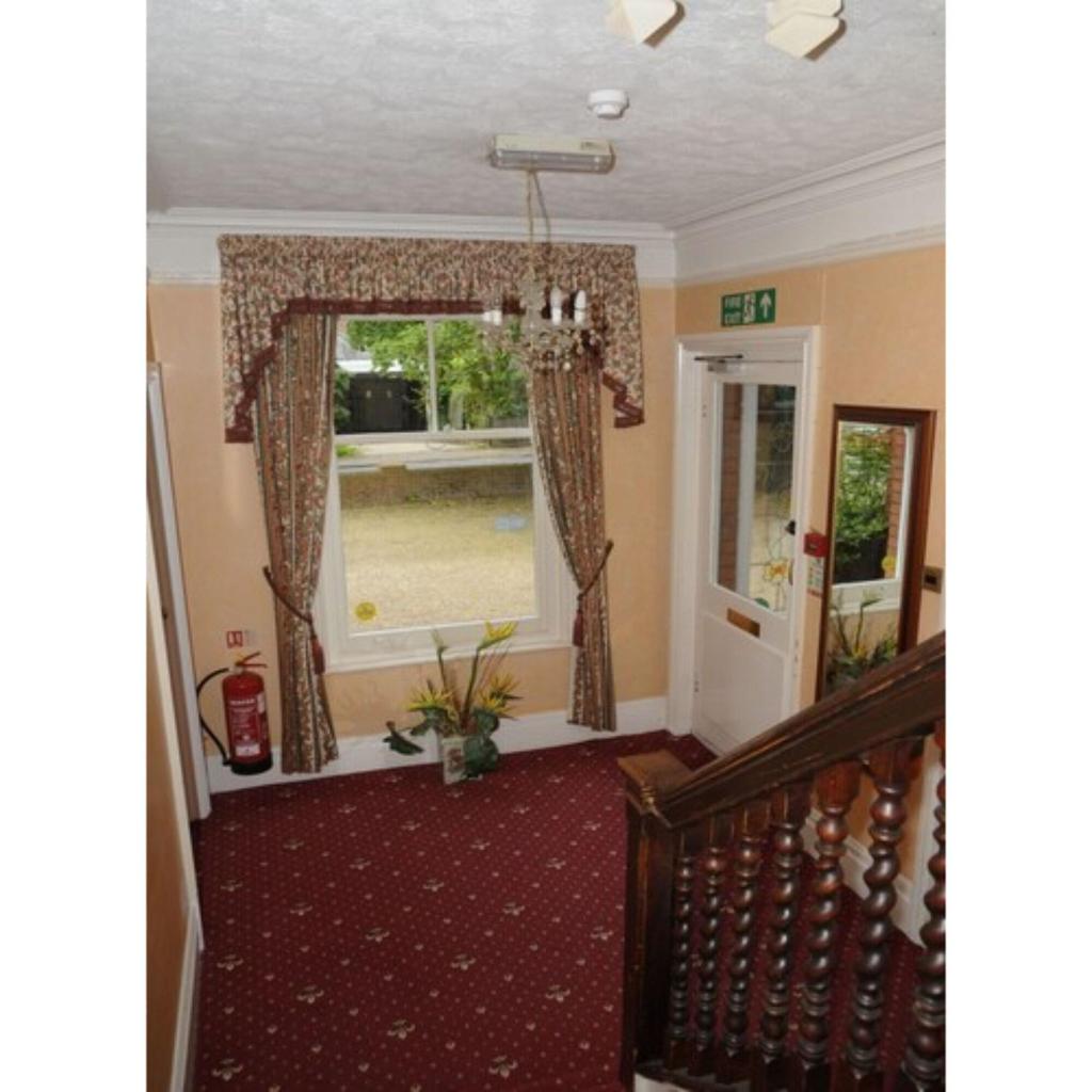 Wimblehurst - Lobby