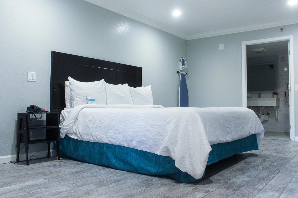 Capri Suites Anaheim
