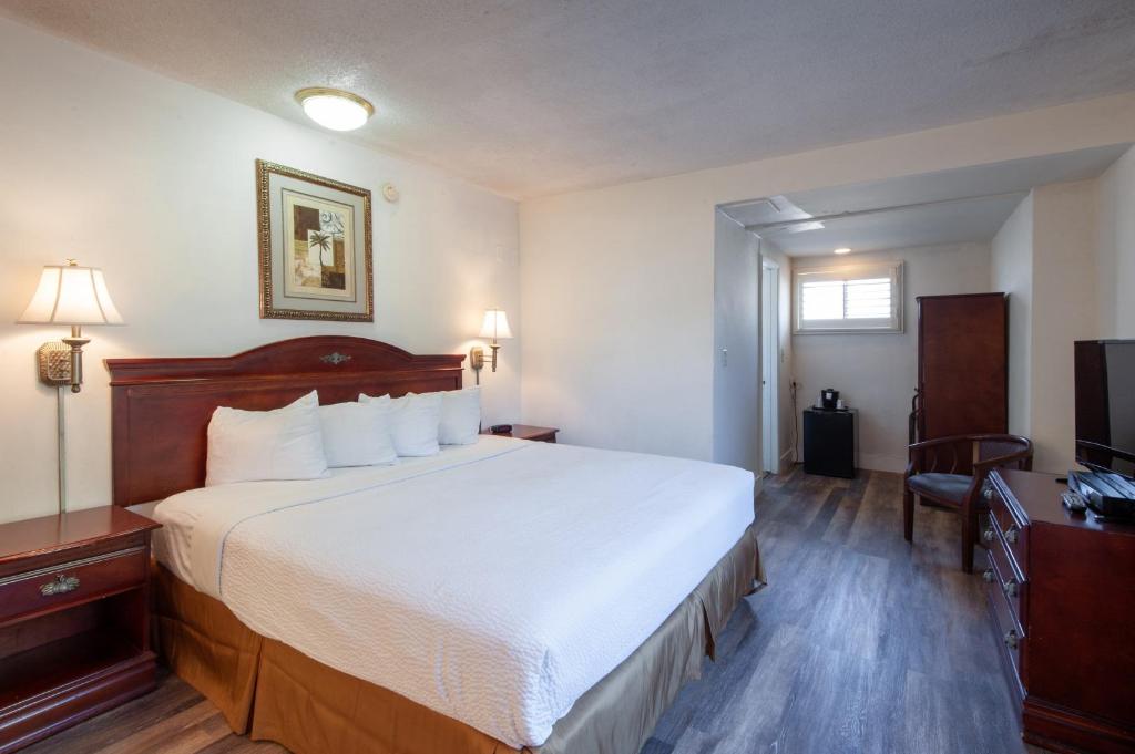 Studio City Court Yard Hotel
