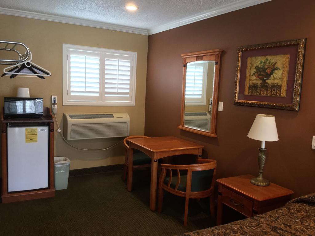 Bevonshire Lodge Motel - General view