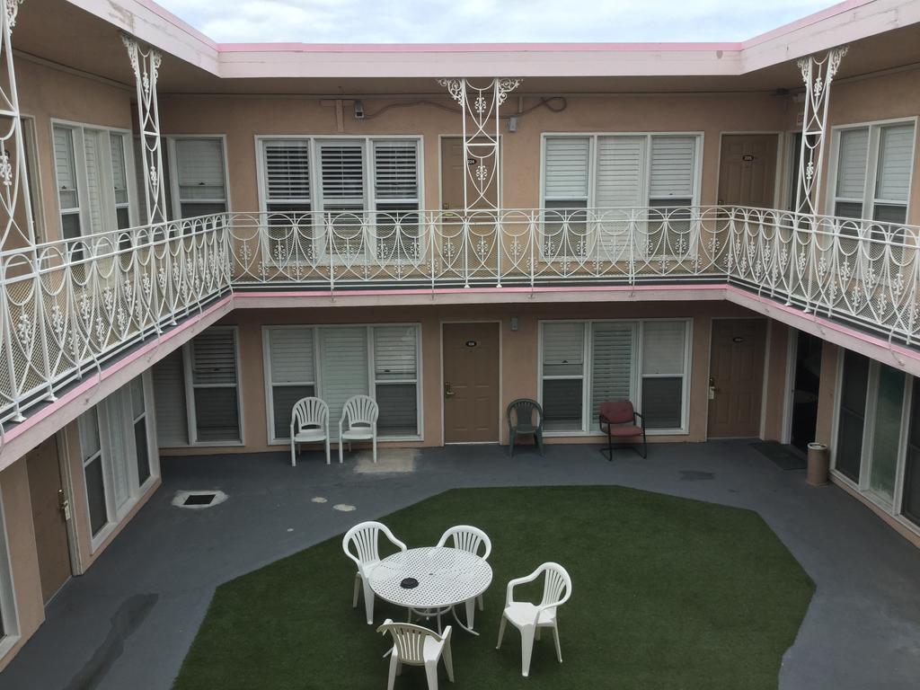 Bevonshire Lodge Motel - General view