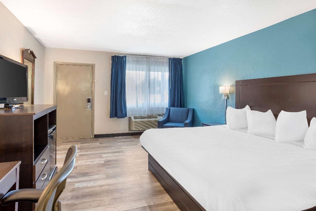 Days Inn by Wyndham Wrightstown