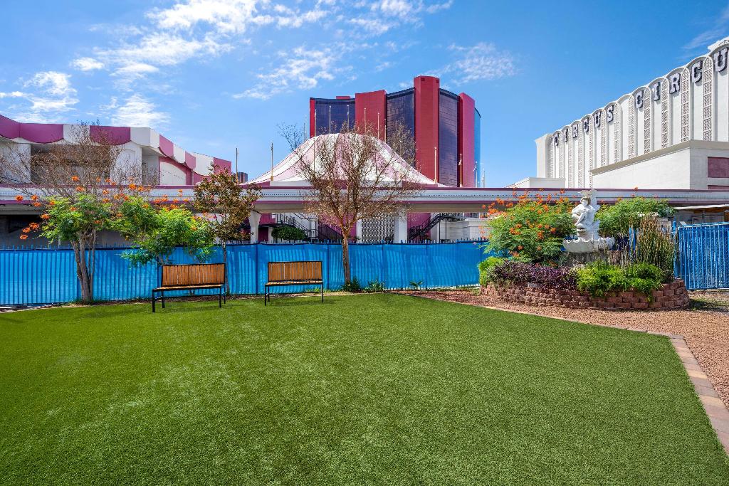 Travelsuites Inn - General view