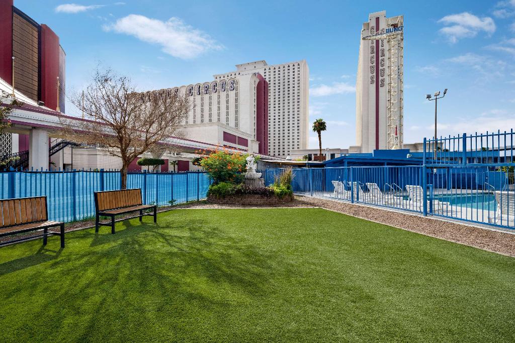 Travelsuites Inn - General view
