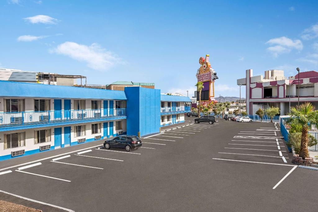 Travelsuites Inn - General view