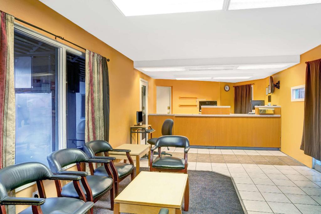 Travelsuites Inn - Lobby