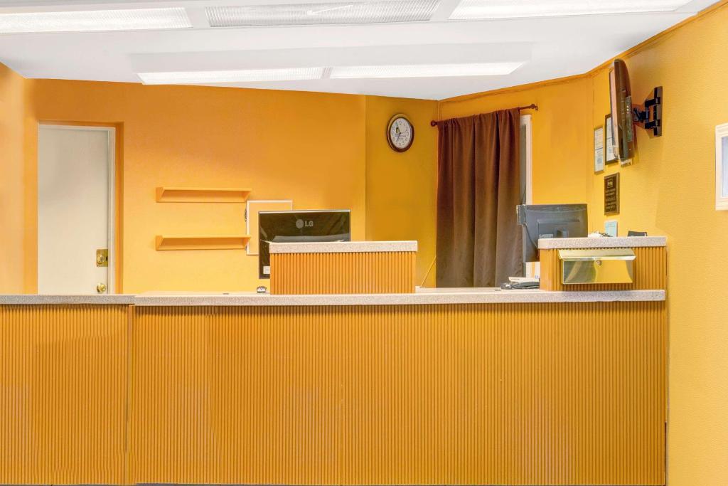 Travelsuites Inn - Lobby