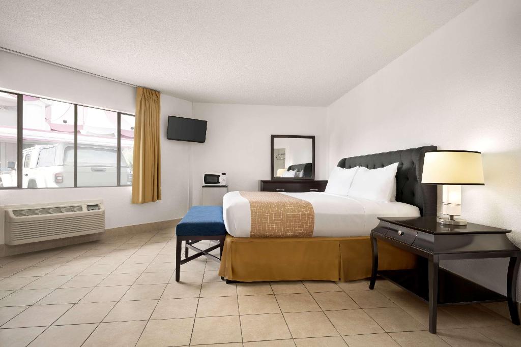 Travelsuites Inn