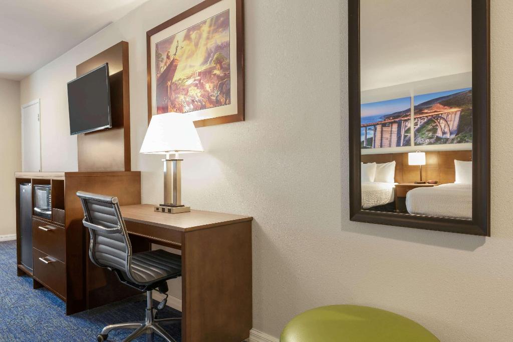 Days Inn by Wyndham Anaheim Disneyland