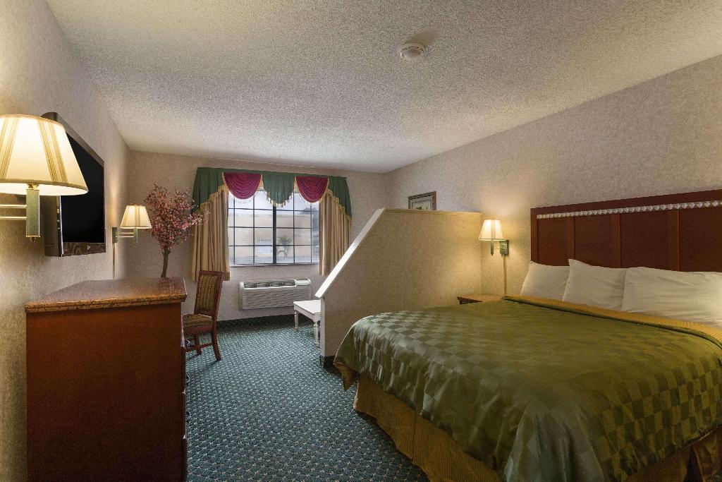 Triplodge Hotel Santa Clarita/Valencia
