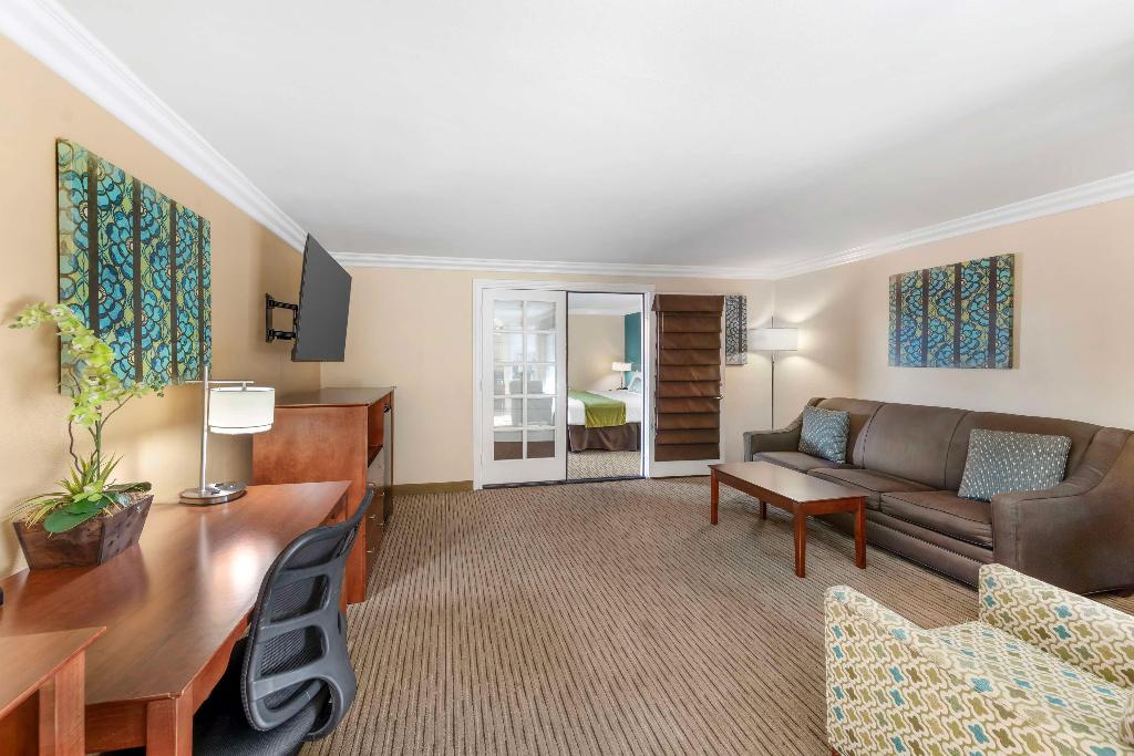 Bw Harbour Inn & Suites Huntington - Sunset Beach