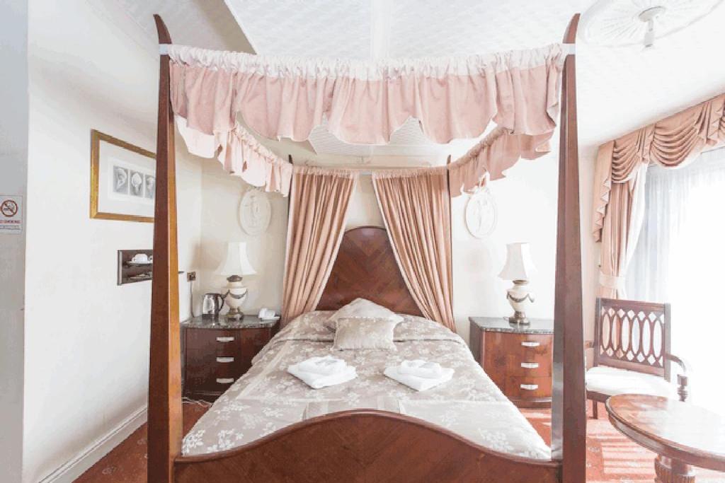 Ridgeway Hotel