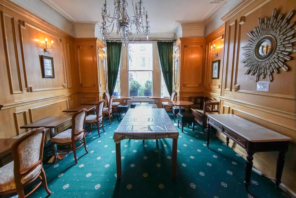 London Visitors Hotel - Restaurant