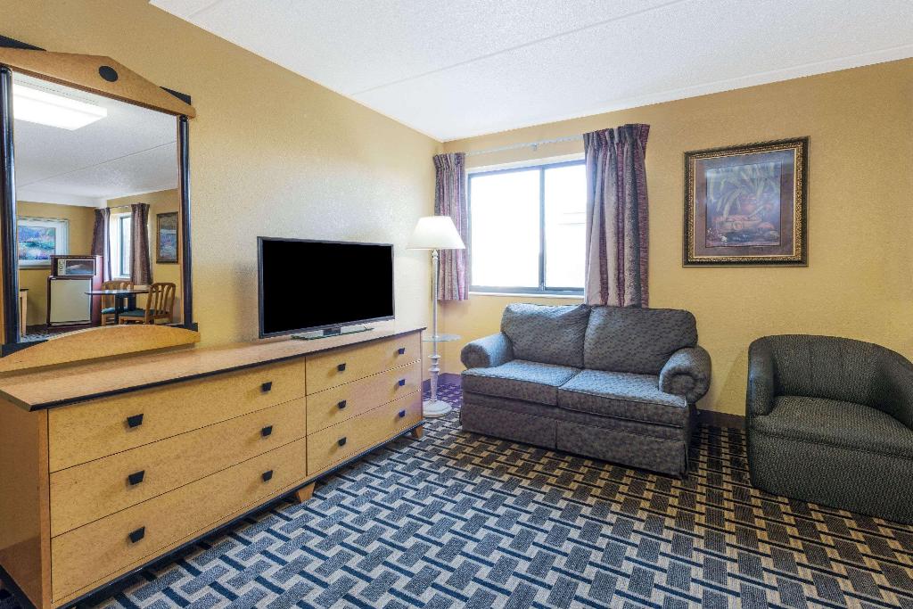 Quality Inn & Suites Louisville East