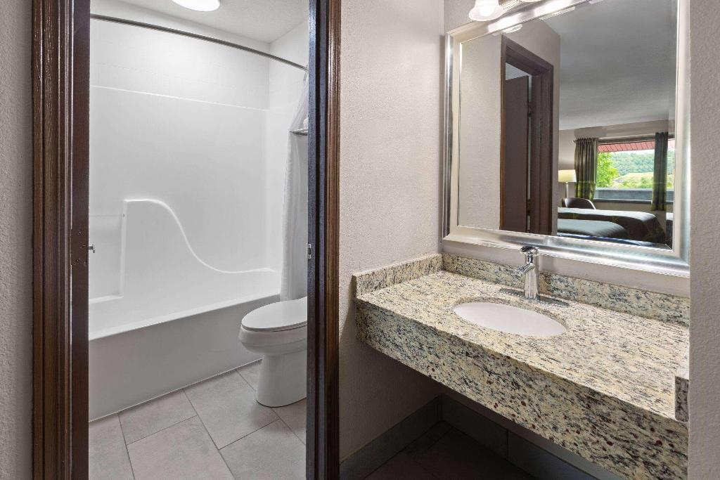 Super 8 by Wyndham Bridgeport/Clarksburg Area