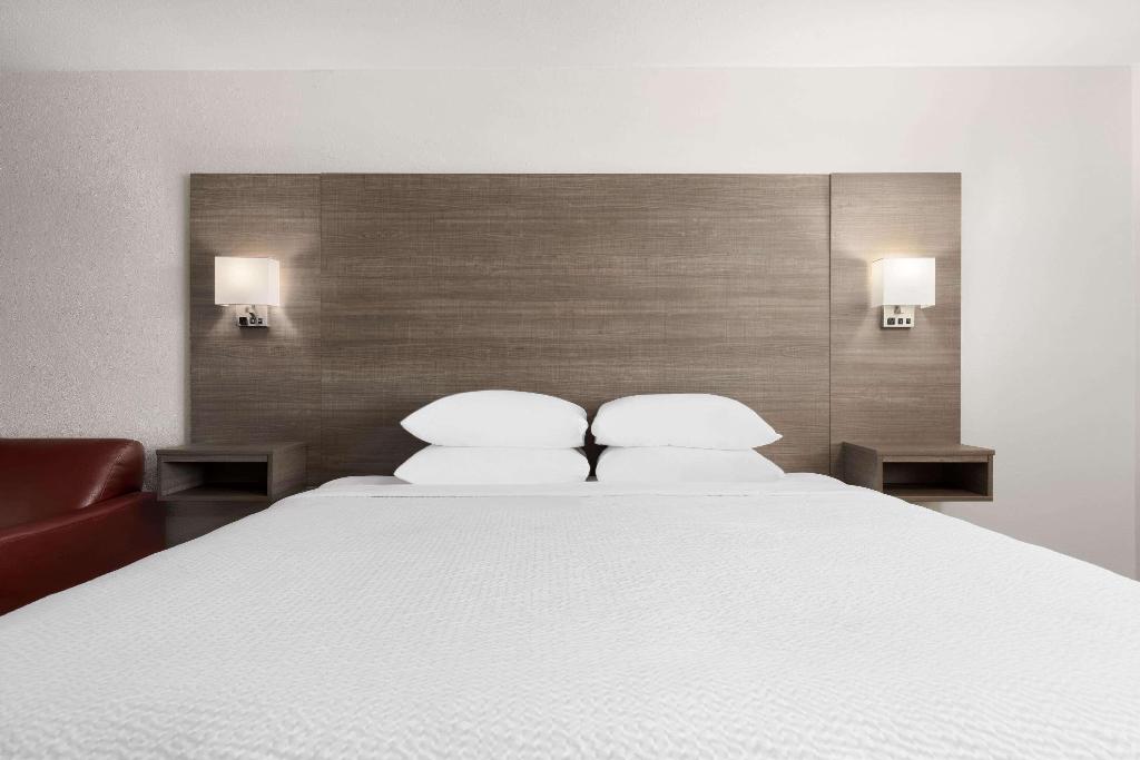 Ramada by Wyndham Medford Airport North