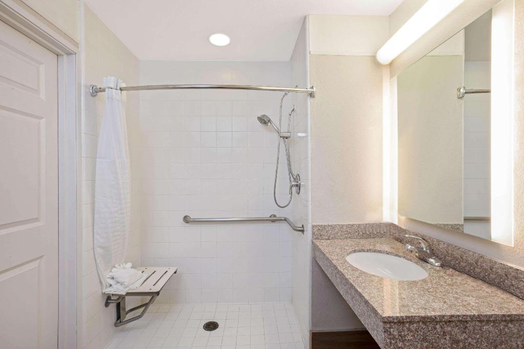 La Quinta Inn Suites Modesto Salida