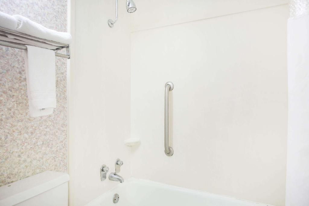 Ramada by Wyndham & Suites Warner Robins