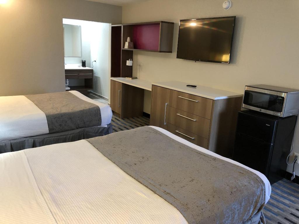 Budgetel Inn & Suites