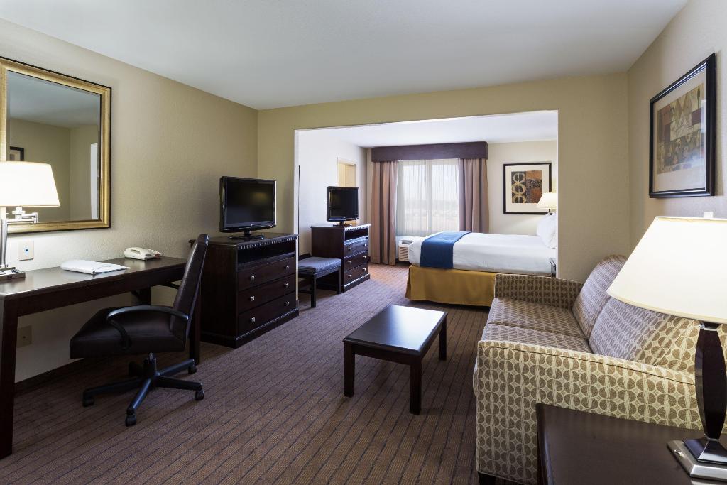 Holiday Inn Express & Suites Moultrie