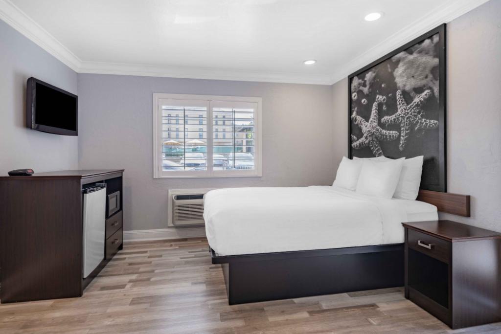 Aura Inn Monterey