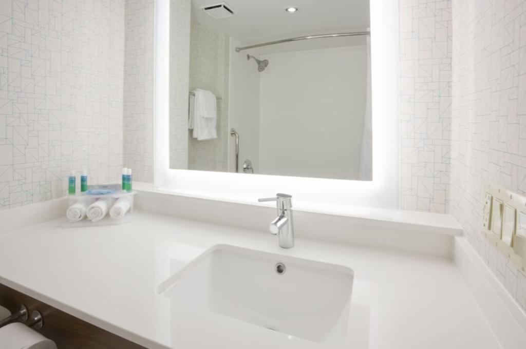 Holiday Inn Express Roseville - St. Paul