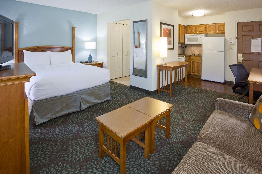 Staybridge Suites Mpls-Maple Grove/Arbor Lakes
