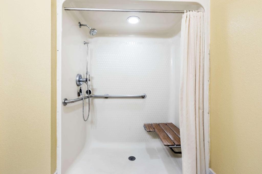 Super 8 by Wyndham Midland