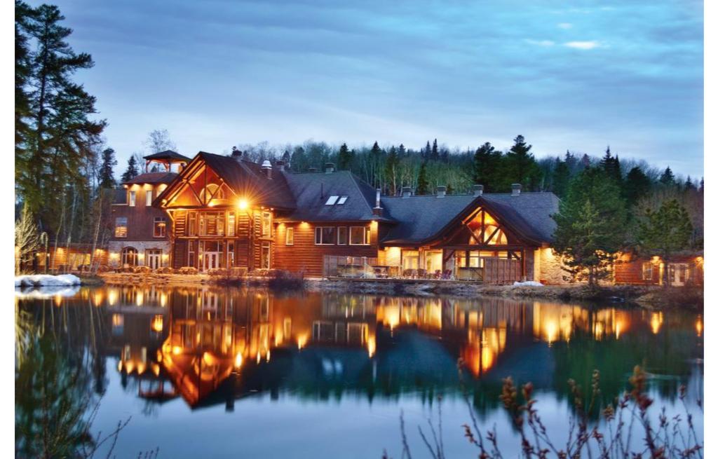 Hotel The Originals Auberge du Lac Taureau