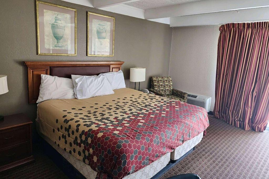 Super 8 by Wyndham Macon GA
