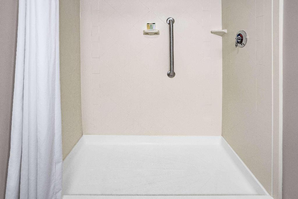 Super 8 by Wyndham Mount Laurel