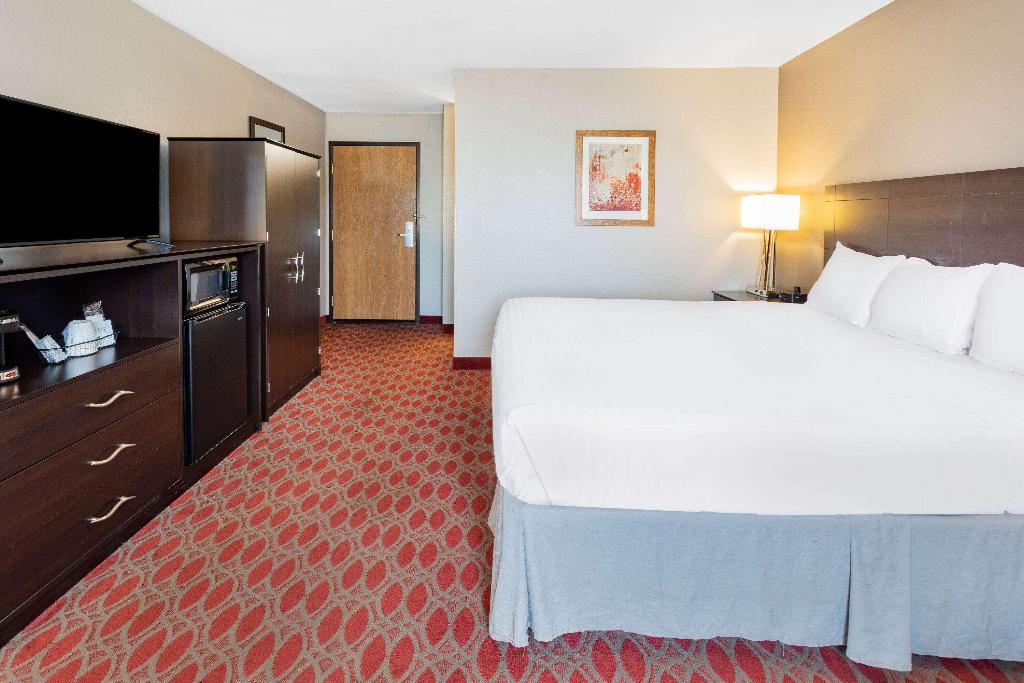 Baymont by Wyndham Brooklyn Center