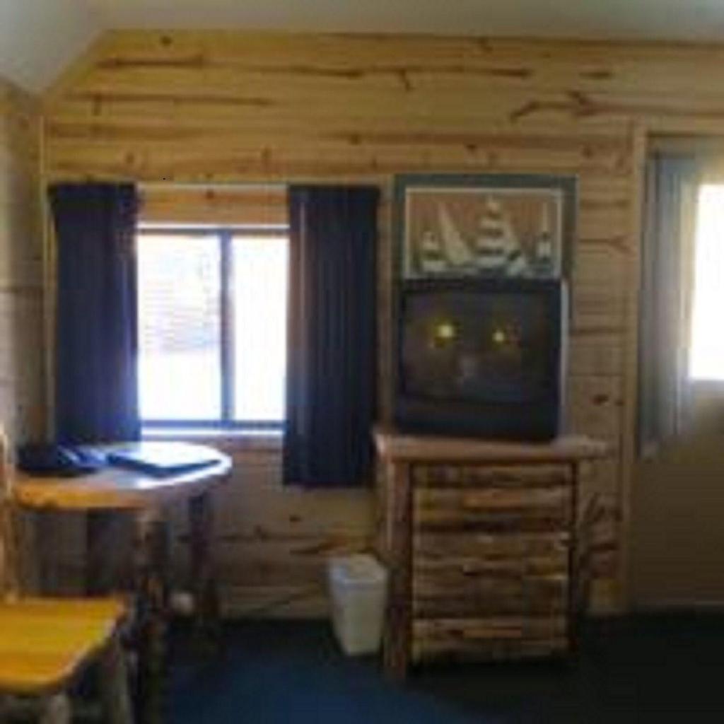 Cabins of Mackinaw