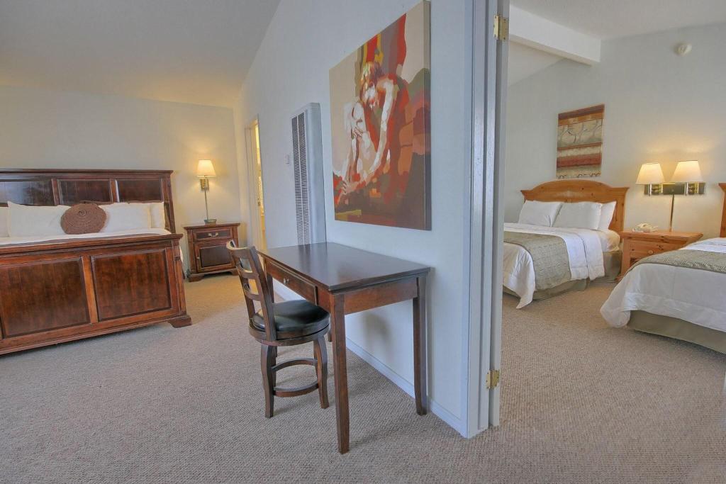 San Simeon Lodge